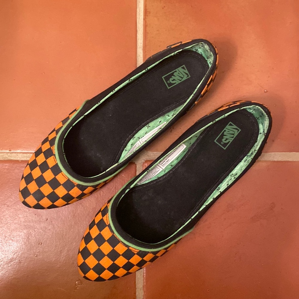 Vans Lesley Slip Shoe (rare). Size 7. Excellent condition.